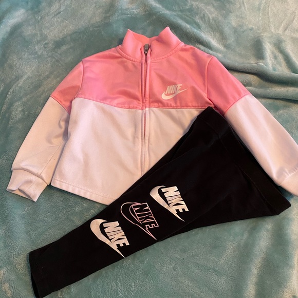 Toddler Nike tracksuit - Picture 1 of 2